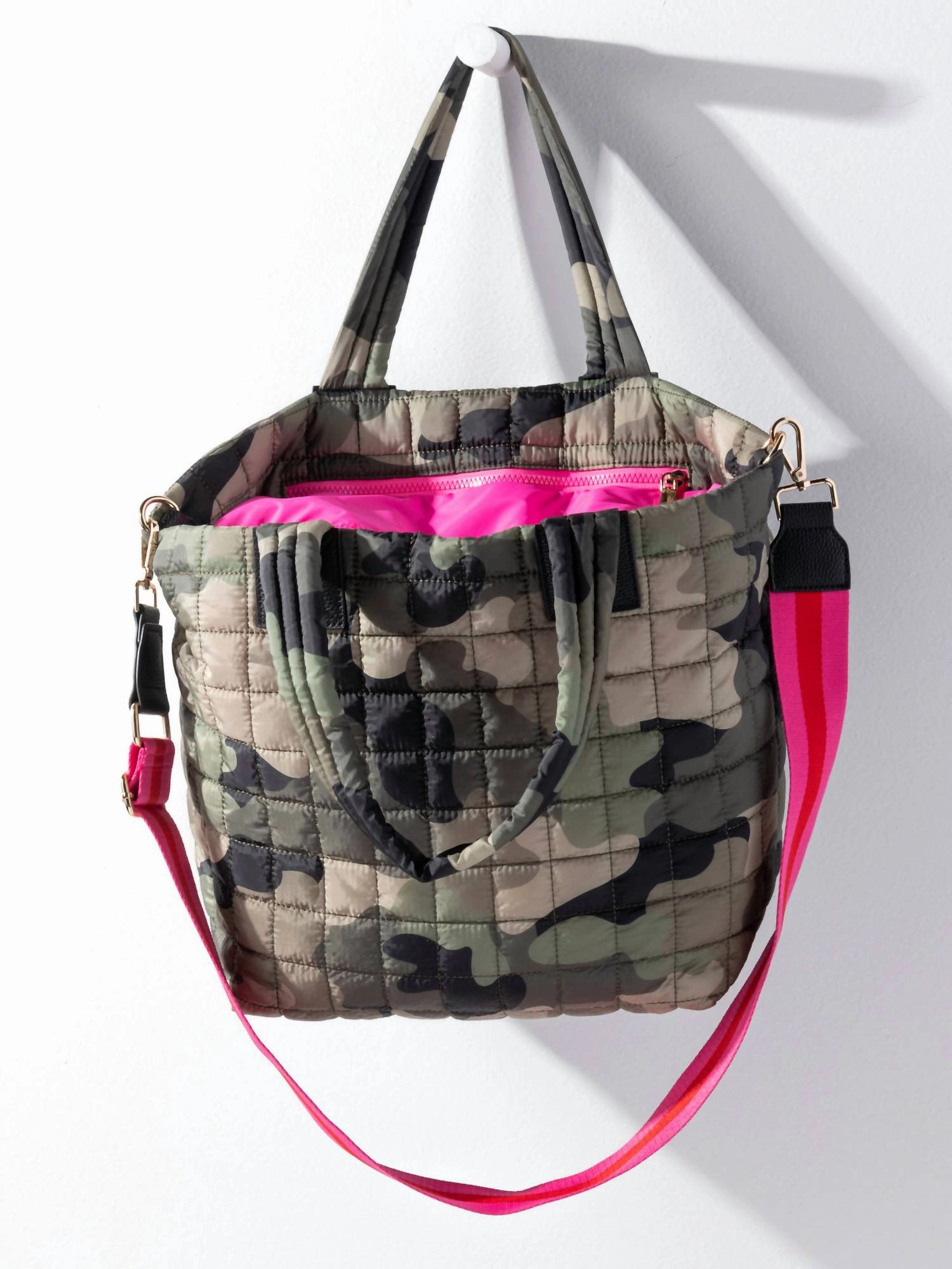 Women's Ezra Tote In Camo